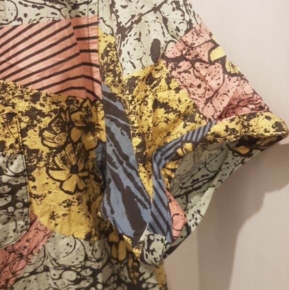 Small Amnesia Floral Short Sleeve Bottom up Shirt - Picture 5 of 7